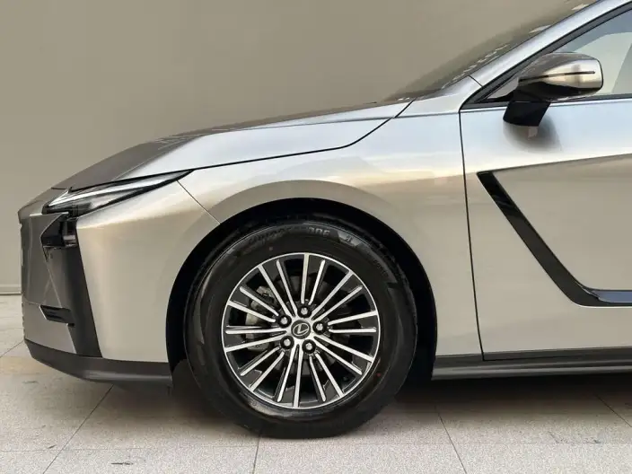 Lexus ES 2026 Model 300h – фото 5