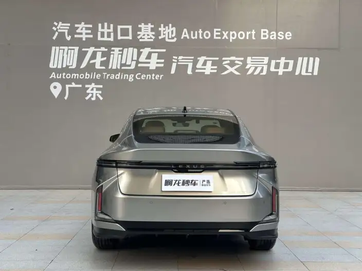 Lexus ES 2026 Model 300h – фото 7