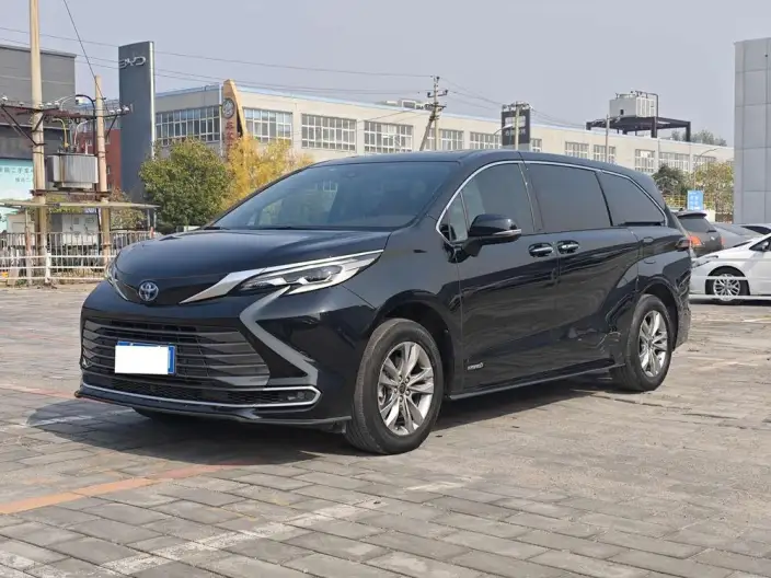 Toyota Sienna 2023 Model Hybrid 2.5L Deluxe Edition – фото 1