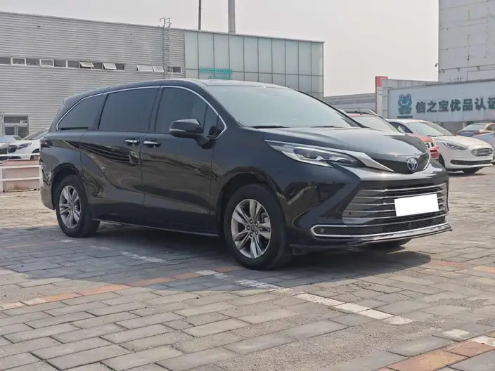Toyota Sienna 2023 Model Hybrid 2.5L Deluxe Edition – фото 3