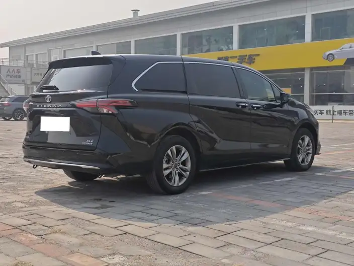 Toyota Sienna 2023 Model Hybrid 2.5L Deluxe Edition – фото 6