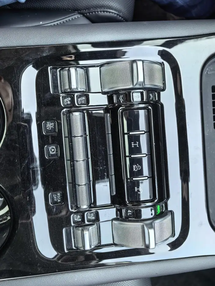 Tank 400 Hi4-Z 2026 Model Smart Edition – фото 9