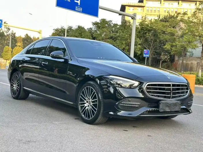 Mercedes-Benz C-Class 2023 Model C 260 L – фото 3