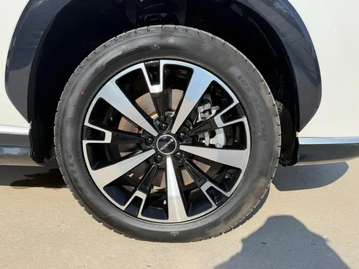 Roewe D5X DMH 2024 Model 135 Ultimate Edition – фото 7
