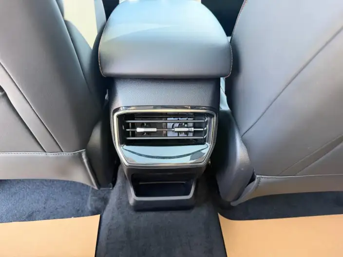 Roewe D5X DMH 2024 Model 135 Ultimate Edition – фото 9