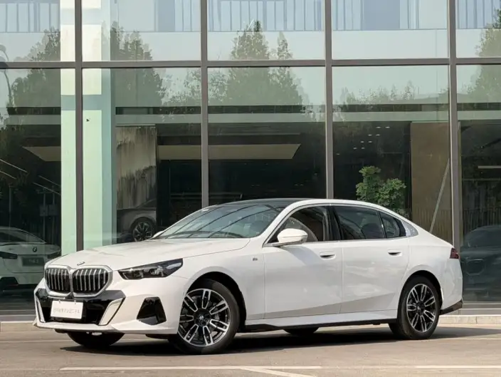 BMW 5 Series 2024 Model 530Li Leading Model M Sports Set – фото 1