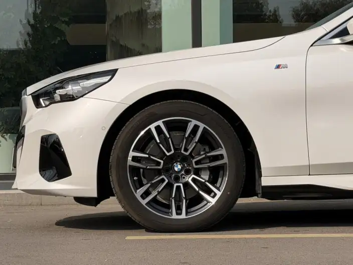 BMW 5 Series 2024 Model 530Li Leading Model M Sports Set – фото 10