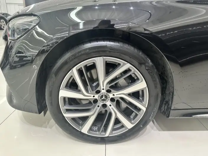 Mercedes-Benz E-Class 2024 Model E 300 L Luxury Model sedan – фото 9