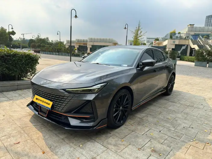 Changan UNI-V 2023 Model 1.5T Sports Edition – фото 1