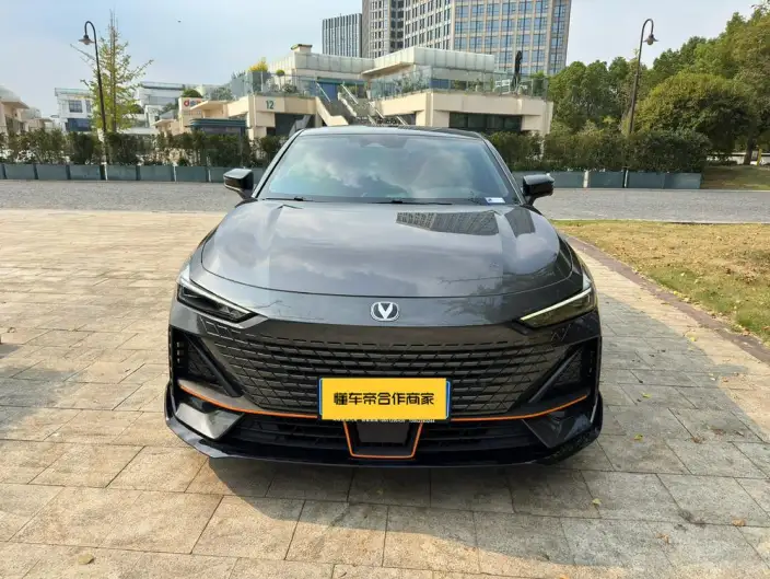 Changan UNI-V 2023 Model 1.5T Sports Edition – фото 2