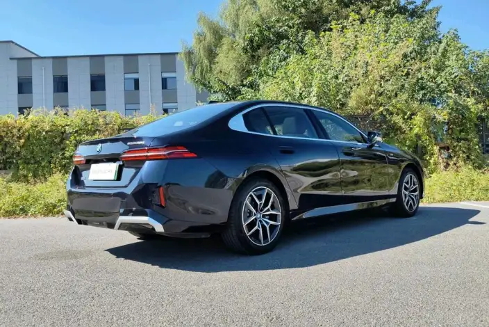 BMW i5 2025 Model eDrive35L M Sports Set – фото 5
