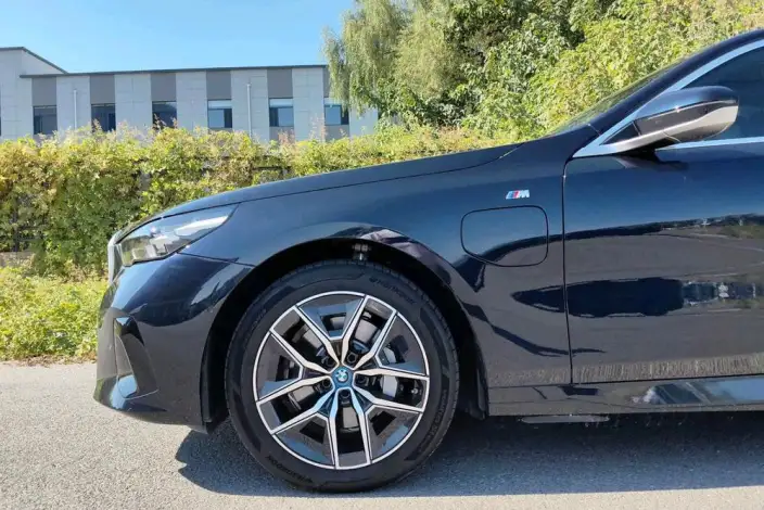 BMW i5 2025 Model eDrive35L M Sports Set – фото 6
