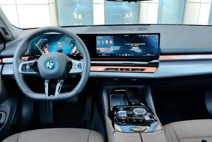 BMW i5 2025 Model eDrive35L M Sports Set – фото 7
