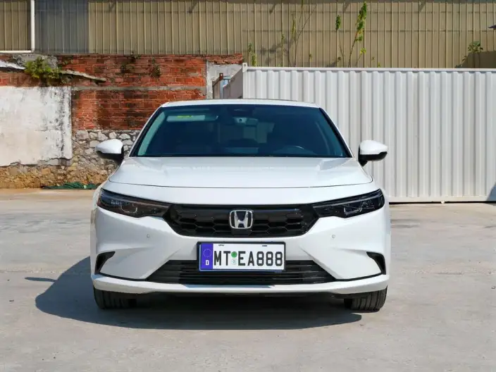 Model Ge 2023 Model 240TURBO CVT Deluxe Edition – фото 2