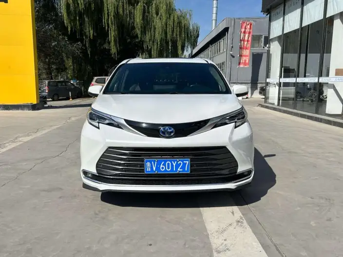 Toyota Sienna 2021 Model 2.5L Hybrid Premium Edition – фото 2