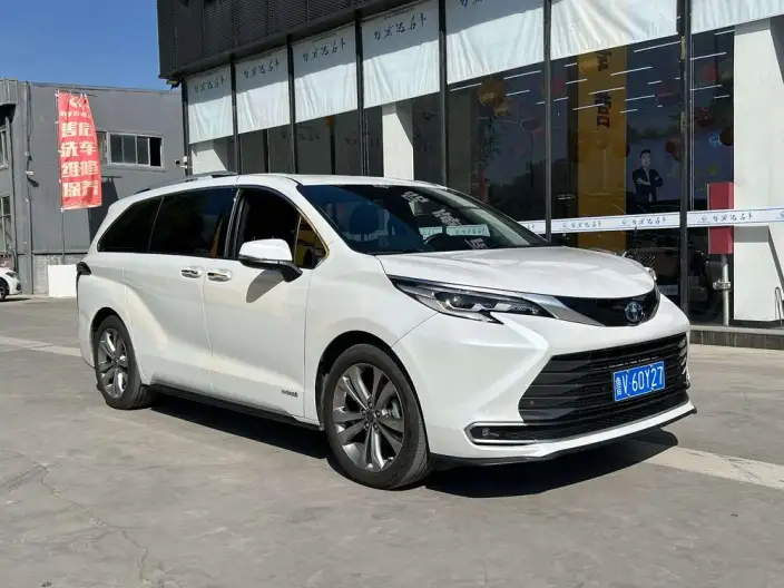 Toyota Sienna 2021 Model 2.5L Hybrid Premium Edition – фото 3
