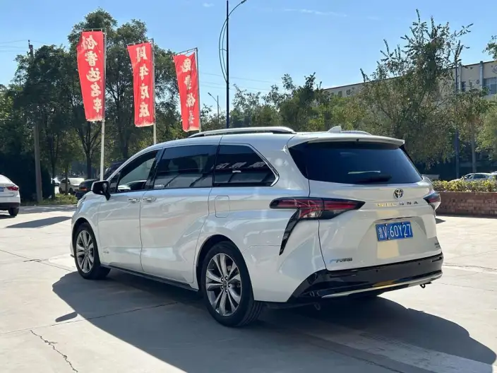 Toyota Sienna 2021 Model 2.5L Hybrid Premium Edition – фото 4