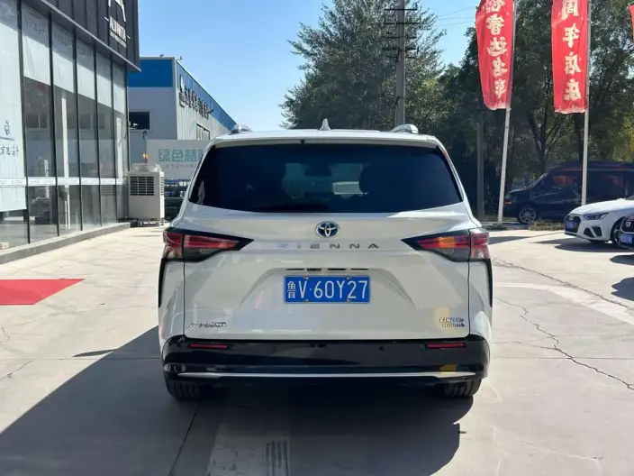 Toyota Sienna 2021 Model 2.5L Hybrid Premium Edition – фото 5