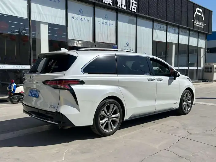 Toyota Sienna 2021 Model 2.5L Hybrid Premium Edition – фото 6