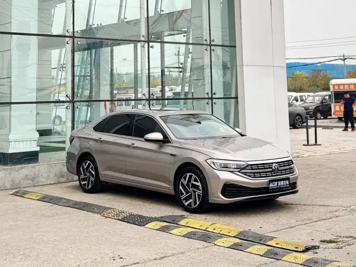Volkswagen Sagitar 2023 Model 300TSI DSG Beyond Edition – фото 3