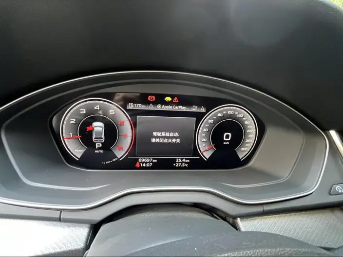 Audi Q5L Sportback 2022 Model 40 TFSI Luxury Model – фото 6