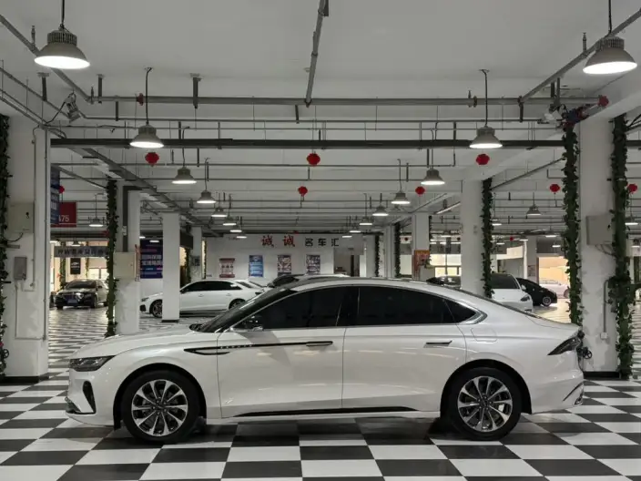Lincoln Z 2022 Model i Xiang Exclusive Edition – фото 3