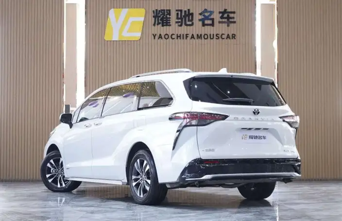Granvia 2024 Model Intelligent Hybrid 2.5L 4WD Noble PLUS Edition – фото 4
