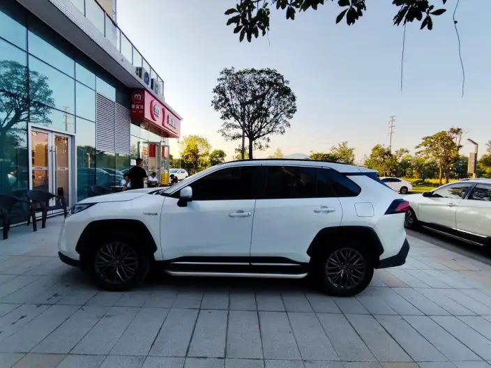 Toyota Wildlander 2023 Model Hybrid 2.5L 2WD Luxury PLUS Edition – фото 3