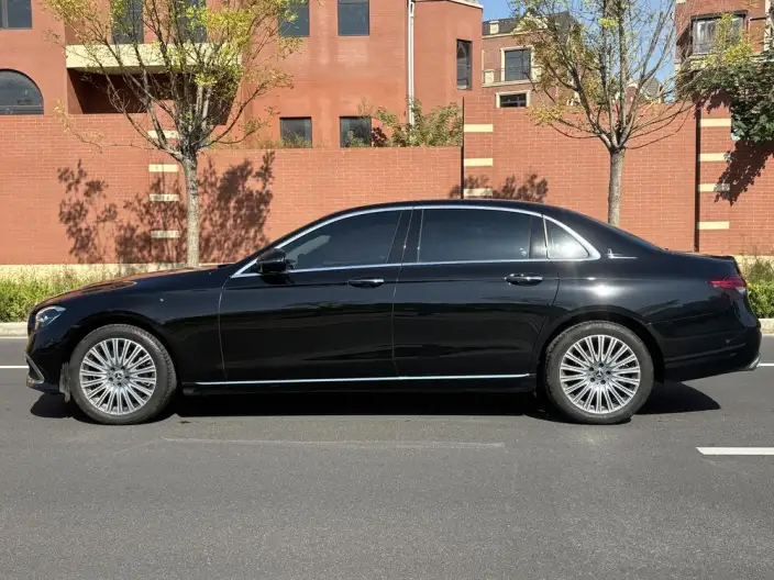 Mercedes-Benz E-Class 2023 Model E 300 L Fashion Model sedan – фото 4