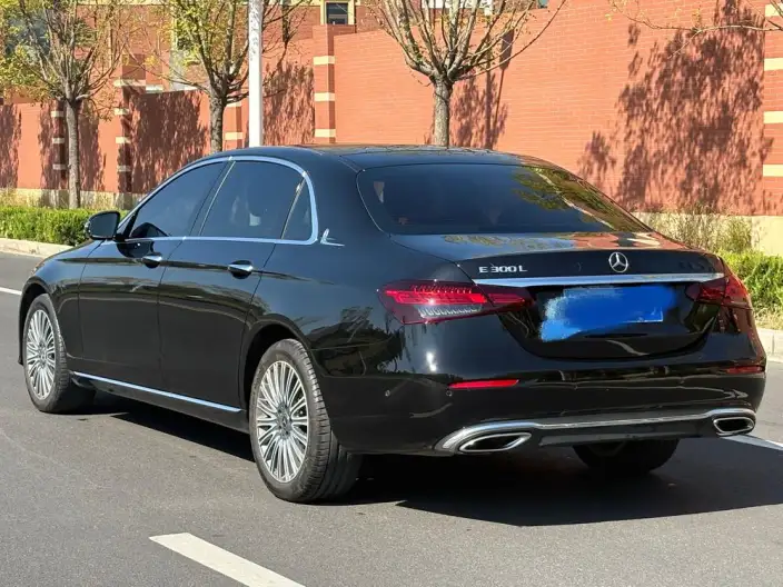 Mercedes-Benz E-Class 2023 Model E 300 L Fashion Model sedan – фото 5