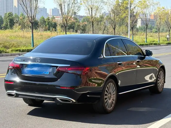 Mercedes-Benz E-Class 2023 Model E 300 L Fashion Model sedan – фото 7