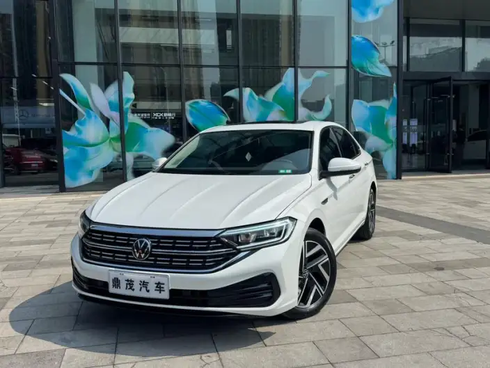 Volkswagen Sagitar 2023 Model 300TSI DSG Flying Version – фото 1