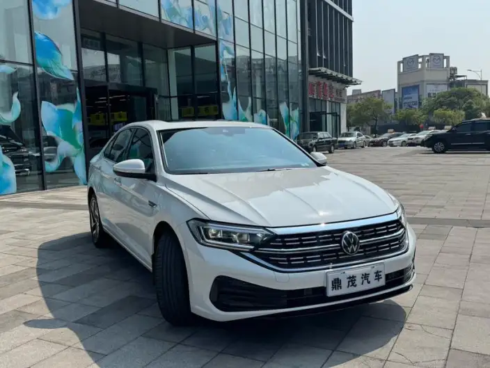 Volkswagen Sagitar 2023 Model 300TSI DSG Flying Version – фото 3