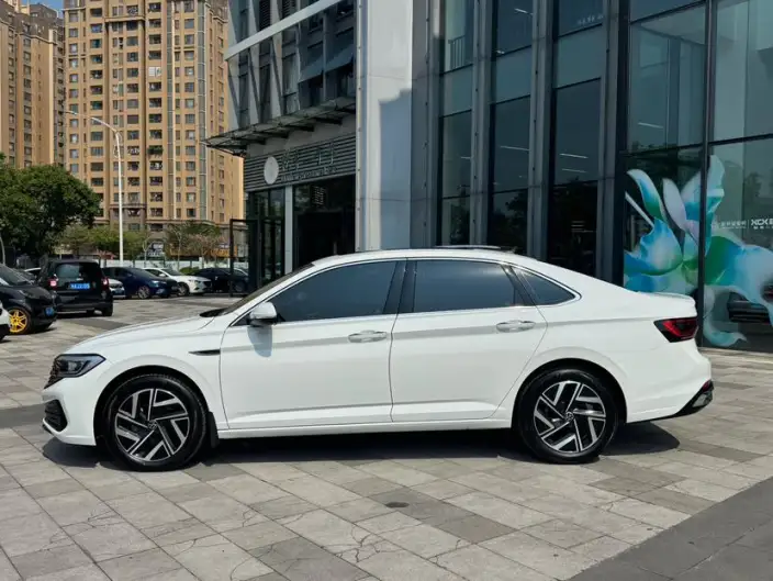 Volkswagen Sagitar 2023 Model 300TSI DSG Flying Version – фото 4