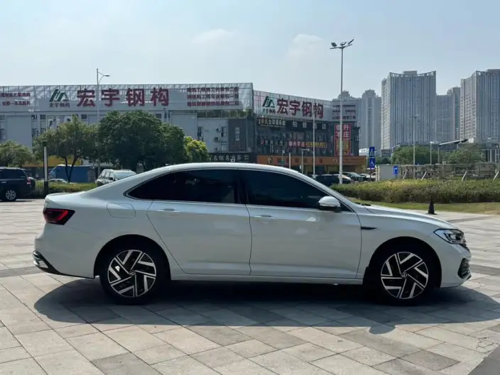 Volkswagen Sagitar 2023 Model 300TSI DSG Flying Version – фото 8