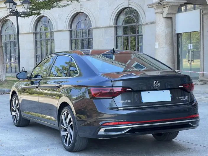 Volkswagen Sagitar 2023 Model 300TSI DSG Superior Edition – фото 4