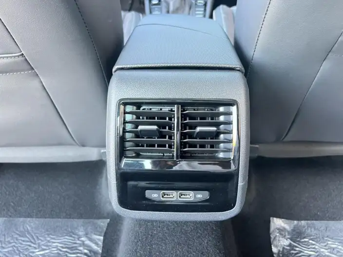 Volkswagen Sagitar 2023 Model 300TSI DSG Superior Edition – фото 8