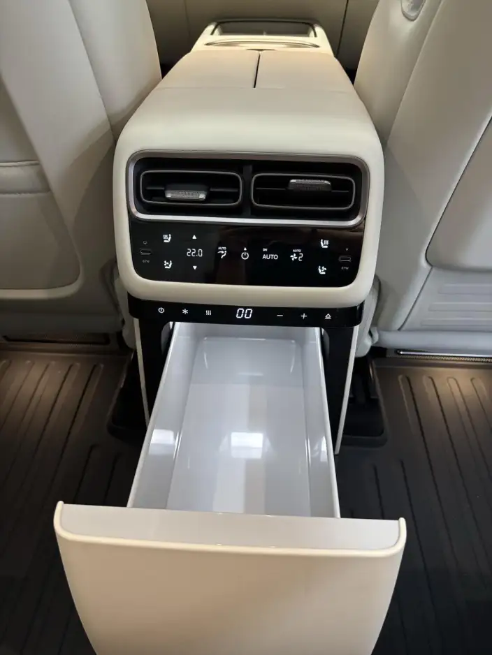 Li Auto i6 2025 Model 4WD Standard Edition – фото 8