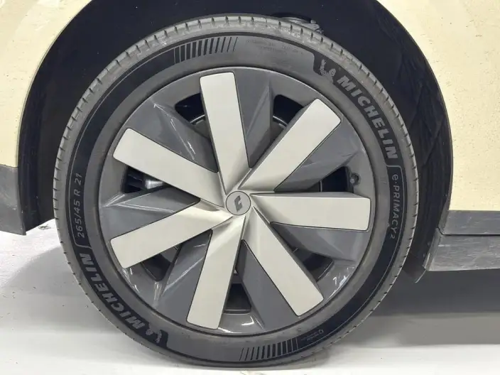 Li Auto i6 2025 Model 4WD Standard Edition – фото 9