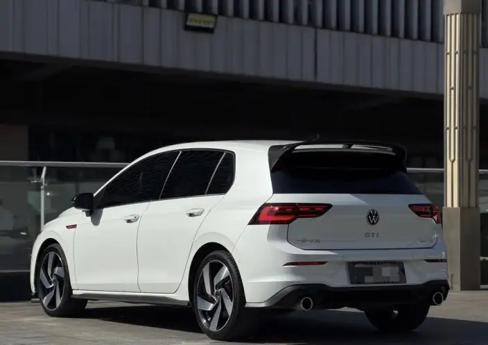 Volkswagen Golf GTI 2023 Model 380TSI DSG GTI – фото 3