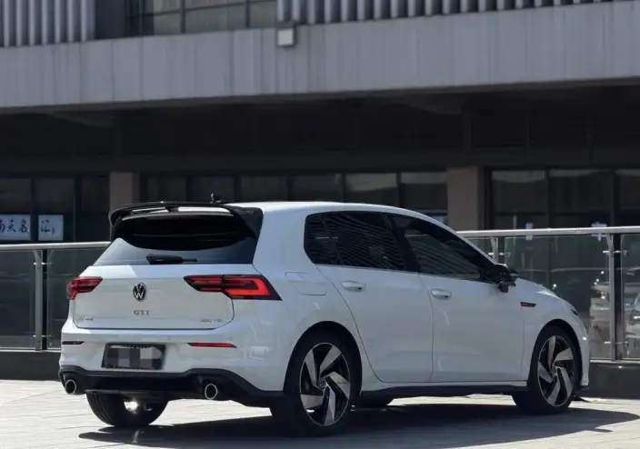 Volkswagen Golf GTI 2023 Model 380TSI DSG GTI – фото 4