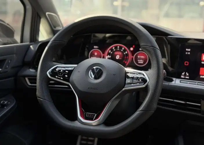 Volkswagen Golf GTI 2023 Model 380TSI DSG GTI – фото 7