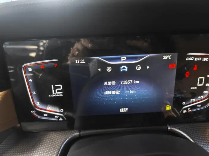 Hongqi H5 2023 Model 2.0T Automatic Smart Flag Enjoy Edition – фото 8