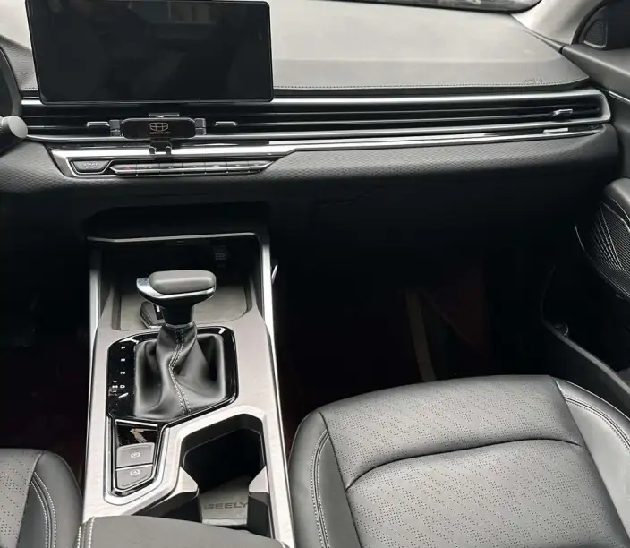 Geely Emgrand 2022 Model No. 4 Gen 1.5L CVT Luxury Model – фото 5