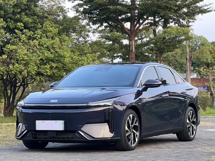 Geely Galaxy L6 2023 Model 1.5T DHT 125km Galaxy – фото 1