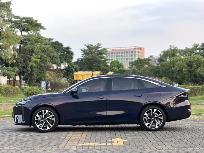 Geely Galaxy L6 2023 Model 1.5T DHT 125km Galaxy – фото 4