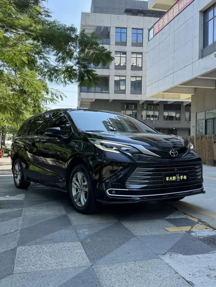 Toyota Sienna 2024 Model Hybrid 2.5L 4WD Premium Edition – фото 3