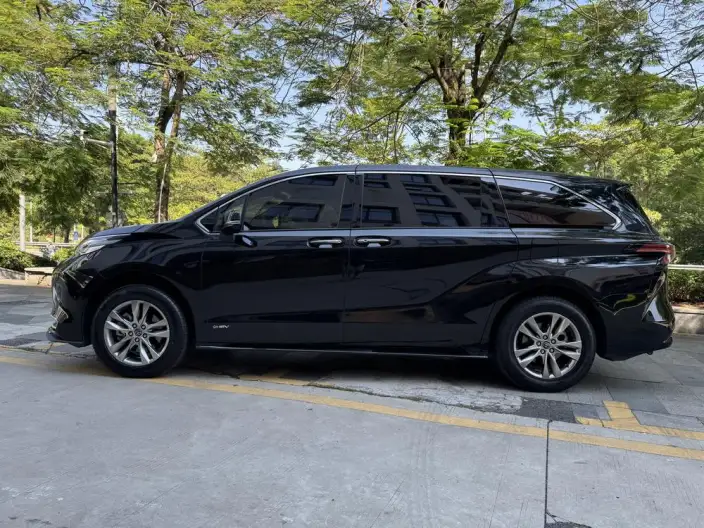 Toyota Sienna 2024 Model Hybrid 2.5L 4WD Premium Edition – фото 4
