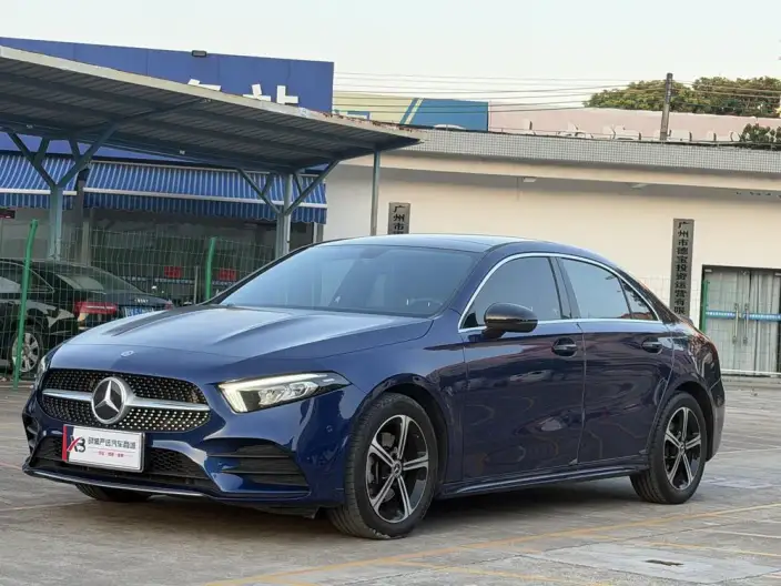 Mercedes-Benz A-class 2022 Model Facelift II A 200 L Sports sedan Fashion Edition – фото 1