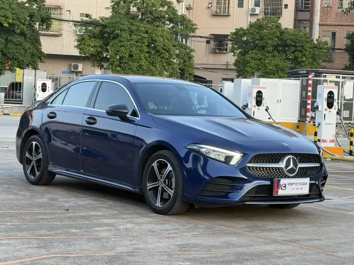 Mercedes-Benz A-class 2022 Model Facelift II A 200 L Sports sedan Fashion Edition – фото 3